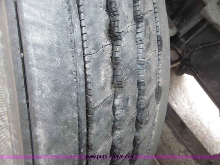 image for item B5349 2001 Freightliner Century Class day cab semi truck