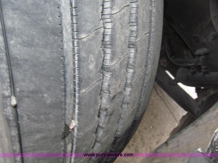 image for item B5349 2001 Freightliner Century Class day cab semi truck