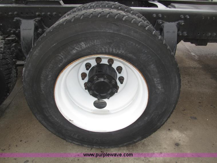 image for item B5349 2001 Freightliner Century Class day cab semi truck