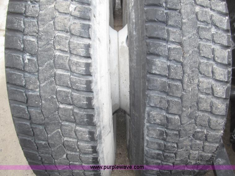 image for item B5349 2001 Freightliner Century Class day cab semi truck