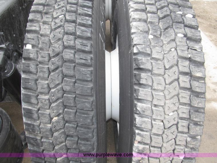 image for item B5349 2001 Freightliner Century Class day cab semi truck