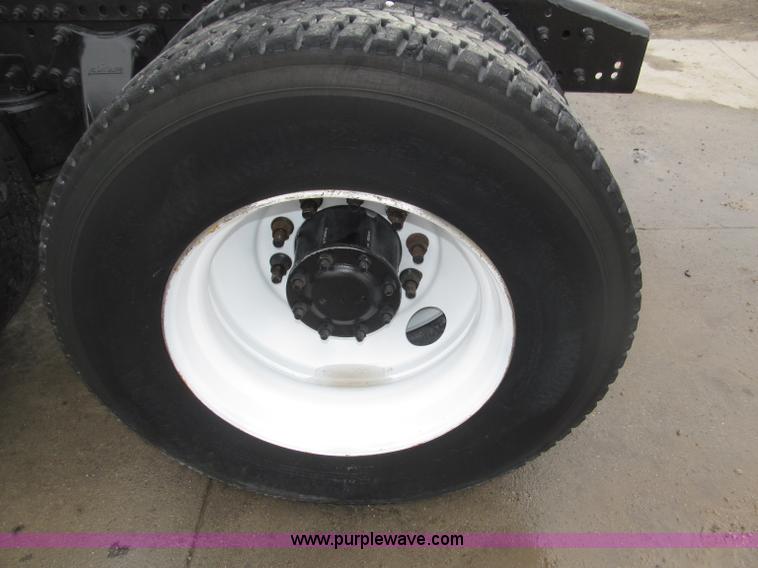 image for item B5349 2001 Freightliner Century Class day cab semi truck