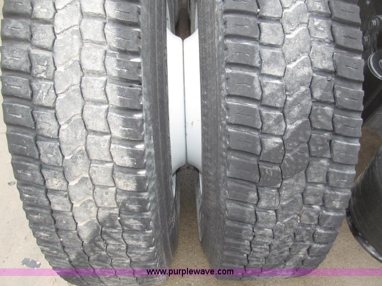 image for item B5349 2001 Freightliner Century Class day cab semi truck