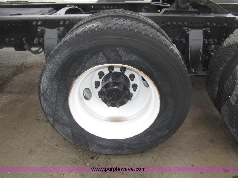 image for item B5349 2001 Freightliner Century Class day cab semi truck