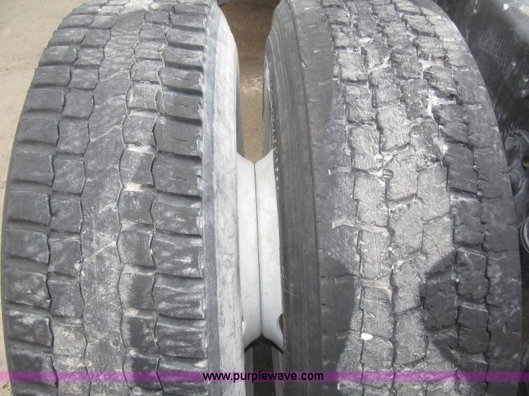 image for item B5349 2001 Freightliner Century Class day cab semi truck