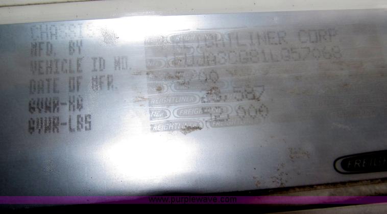 image for item B5349 2001 Freightliner Century Class day cab semi truck