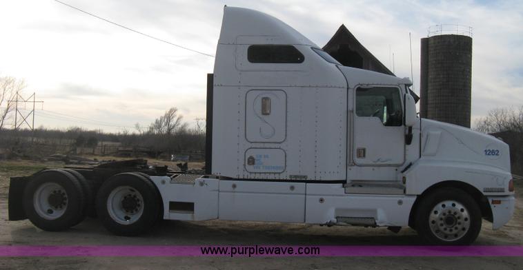 image for item B8407 1996 Kenworth T600B semi truck