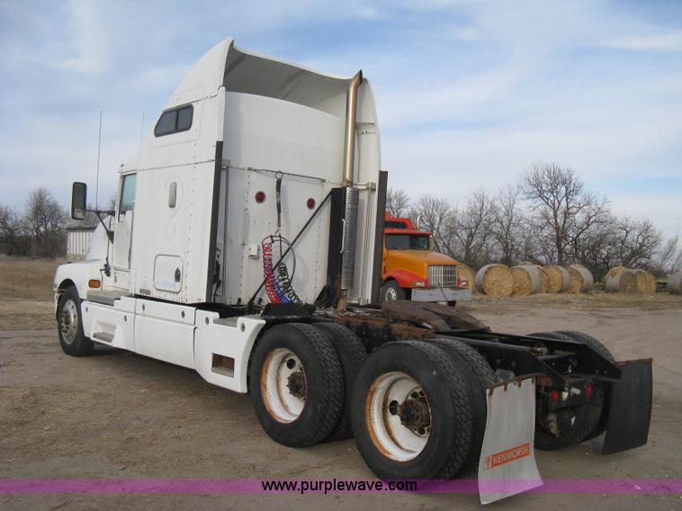 image for item B8407 1996 Kenworth T600B semi truck