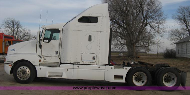 image for item B8407 1996 Kenworth T600B semi truck