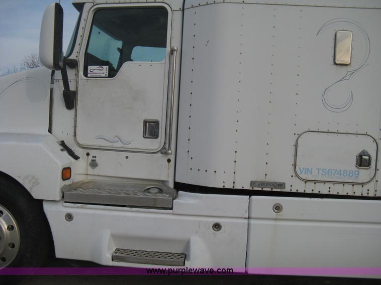 image for item B8407 1996 Kenworth T600B semi truck