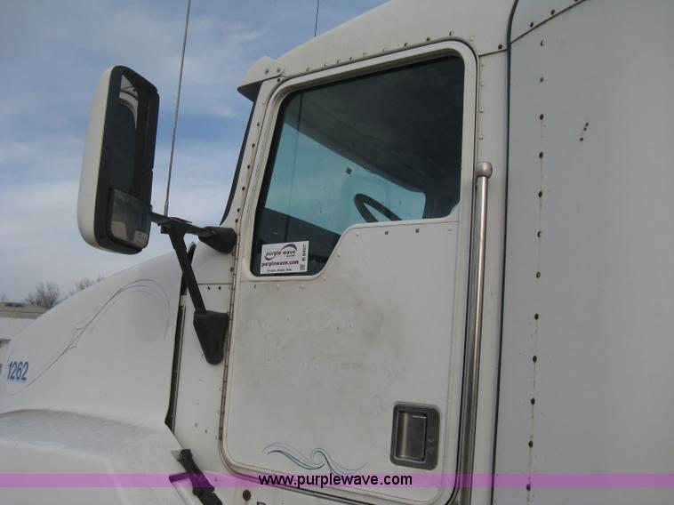 image for item B8407 1996 Kenworth T600B semi truck