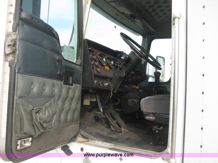 image for item B8407 1996 Kenworth T600B semi truck