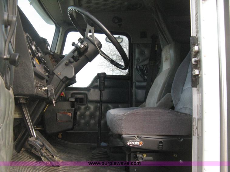 image for item B8407 1996 Kenworth T600B semi truck