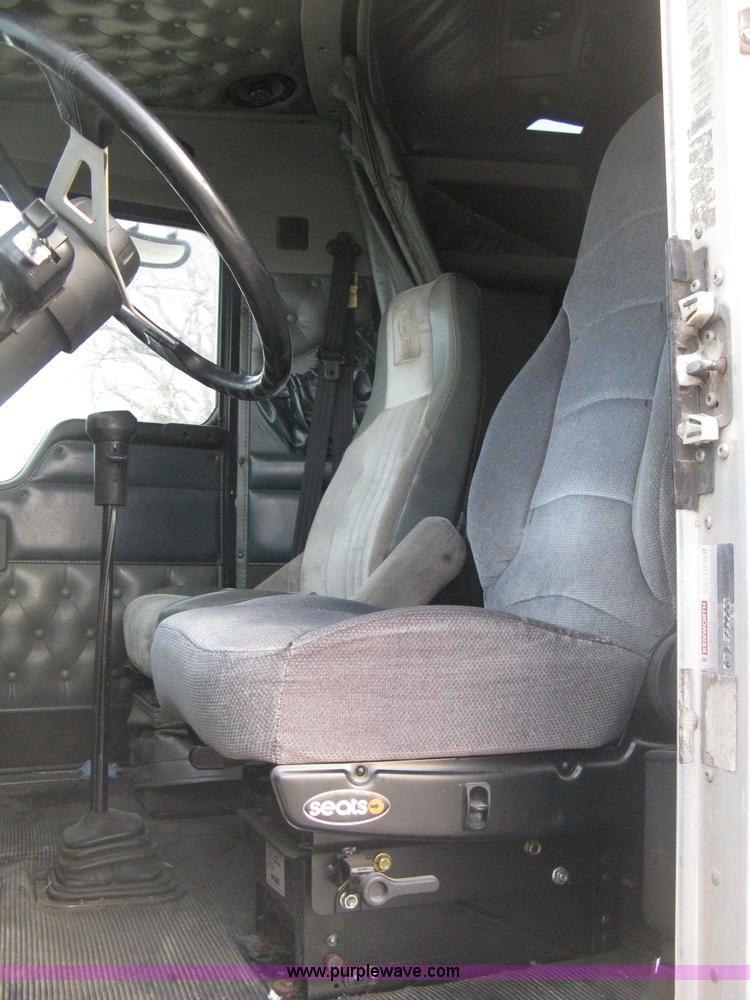 image for item B8407 1996 Kenworth T600B semi truck