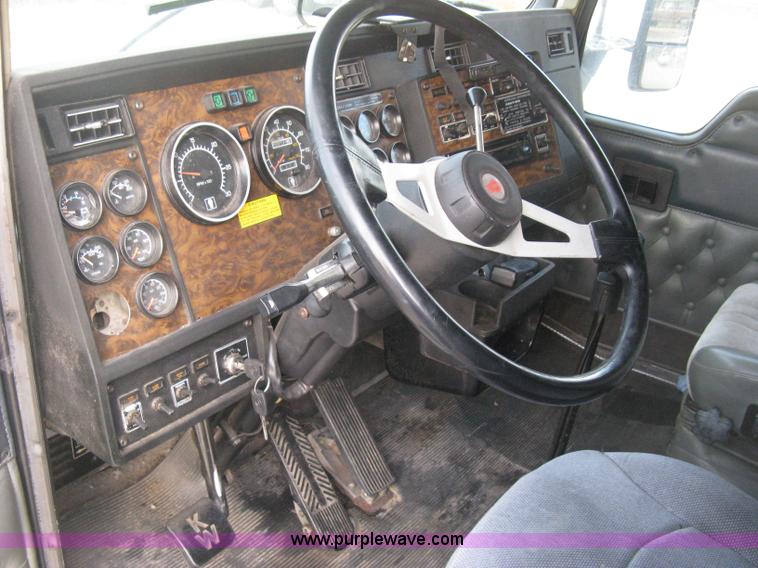 image for item B8407 1996 Kenworth T600B semi truck