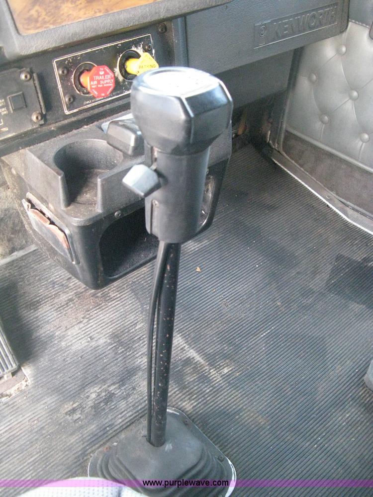 image for item B8407 1996 Kenworth T600B semi truck