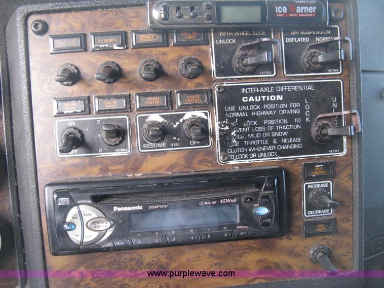 image for item B8407 1996 Kenworth T600B semi truck