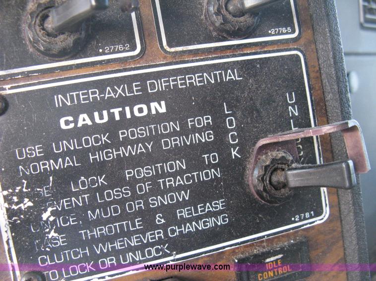 image for item B8407 1996 Kenworth T600B semi truck