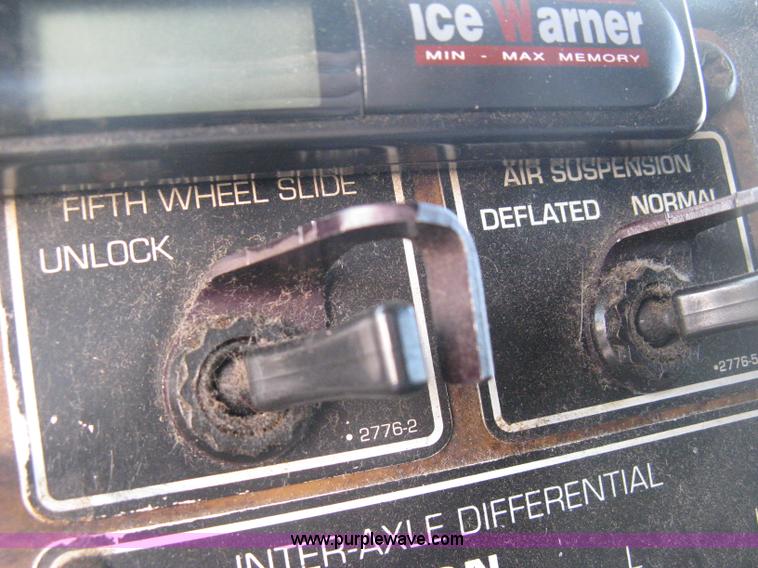 image for item B8407 1996 Kenworth T600B semi truck