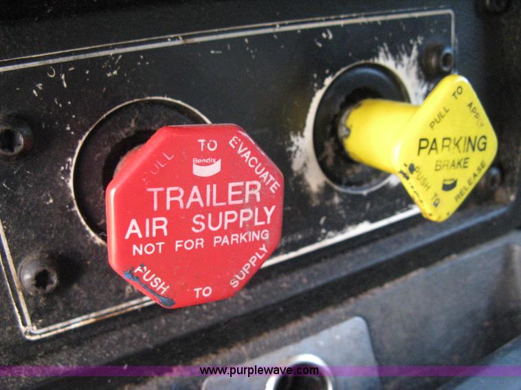 image for item B8407 1996 Kenworth T600B semi truck