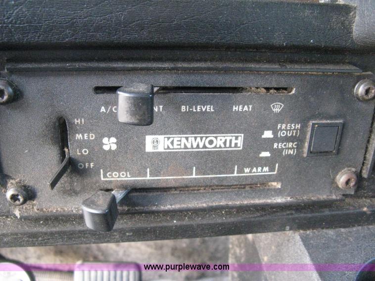 image for item B8407 1996 Kenworth T600B semi truck