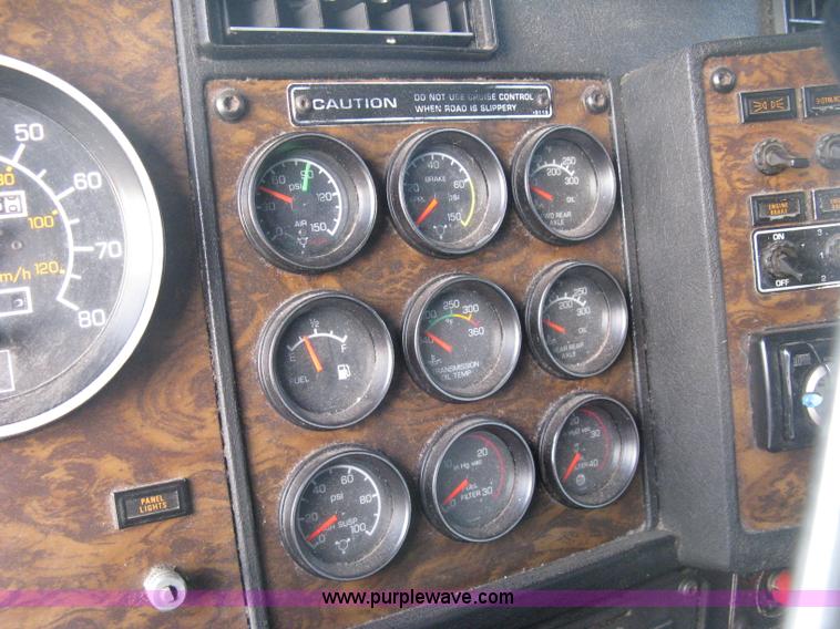 image for item B8407 1996 Kenworth T600B semi truck