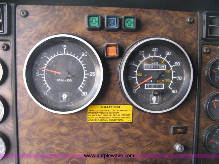 image for item B8407 1996 Kenworth T600B semi truck