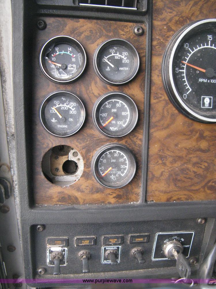 image for item B8407 1996 Kenworth T600B semi truck