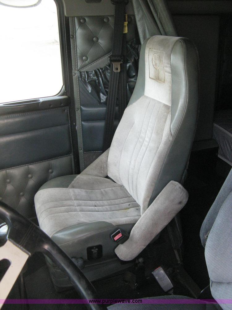 image for item B8407 1996 Kenworth T600B semi truck