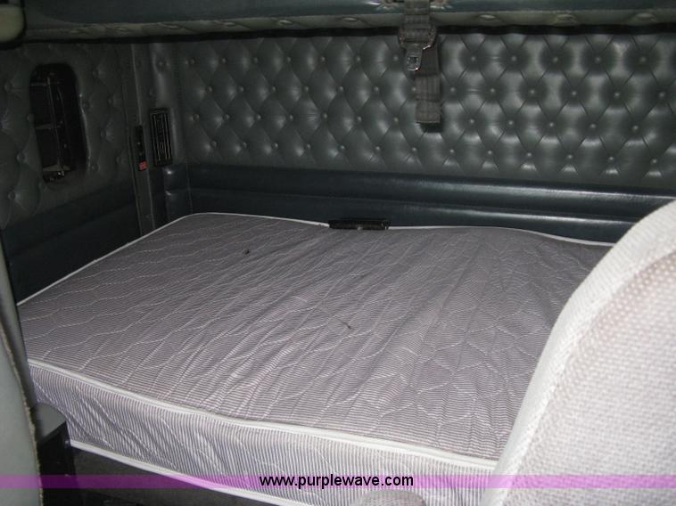 image for item B8407 1996 Kenworth T600B semi truck