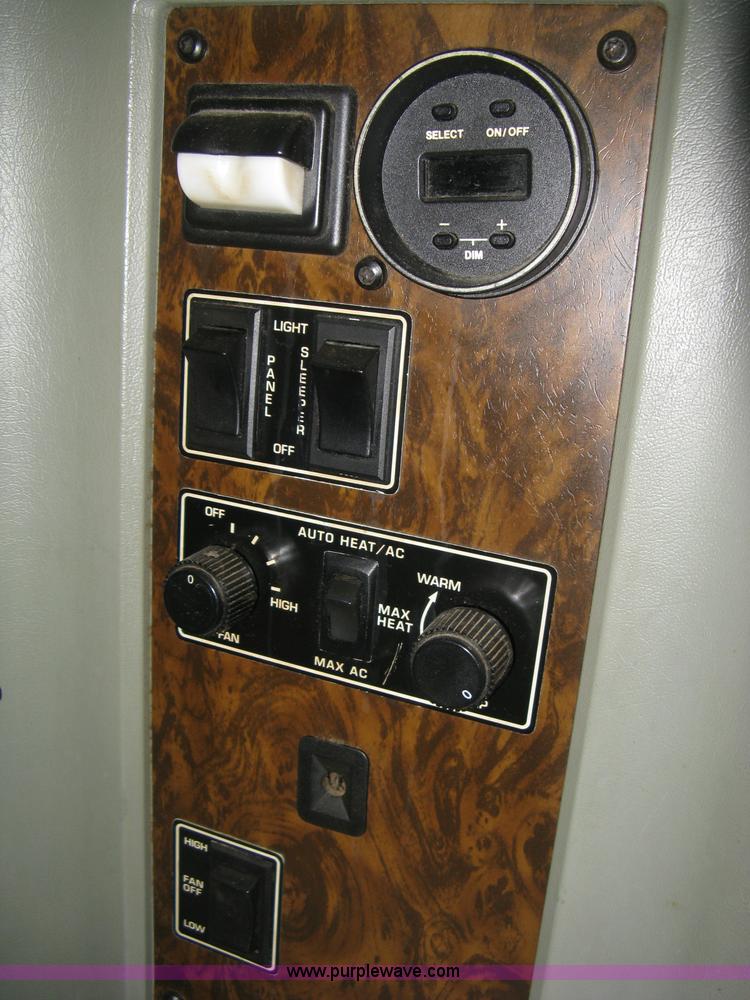 image for item B8407 1996 Kenworth T600B semi truck