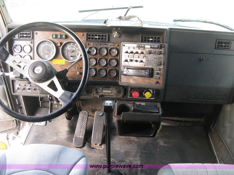 image for item B8407 1996 Kenworth T600B semi truck