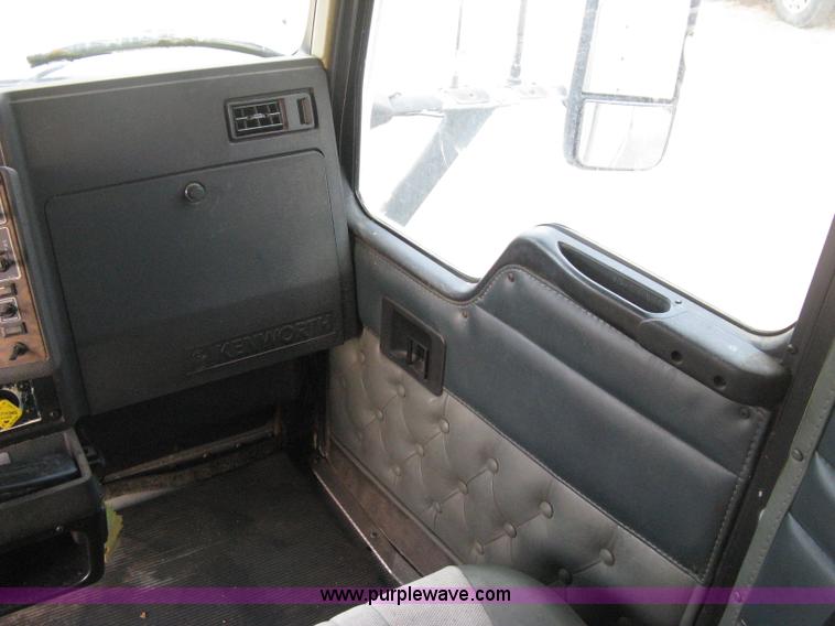 image for item B8407 1996 Kenworth T600B semi truck