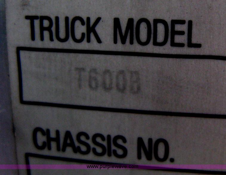 image for item B8407 1996 Kenworth T600B semi truck