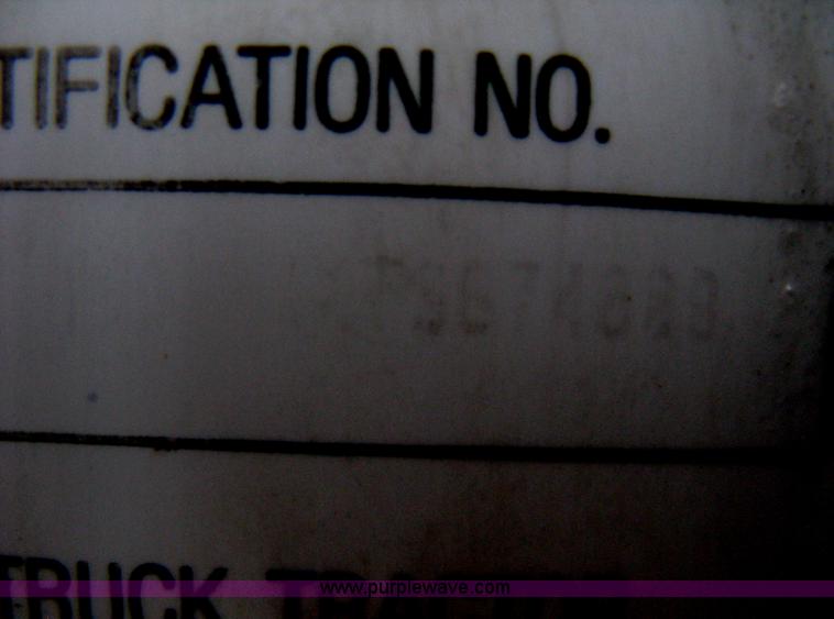 image for item B8407 1996 Kenworth T600B semi truck