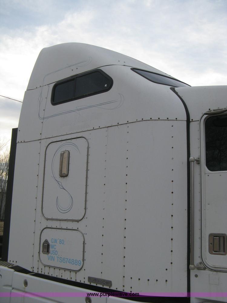 image for item B8407 1996 Kenworth T600B semi truck