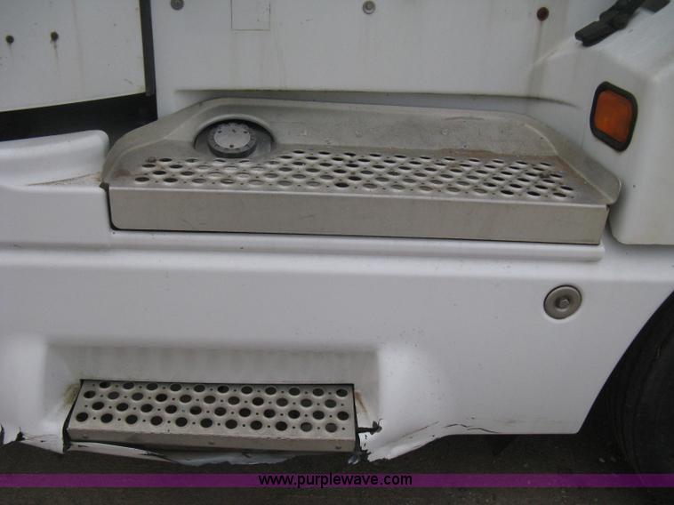 image for item B8407 1996 Kenworth T600B semi truck