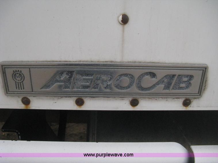 image for item B8407 1996 Kenworth T600B semi truck