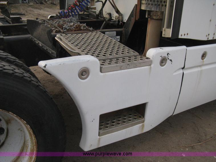 image for item B8407 1996 Kenworth T600B semi truck