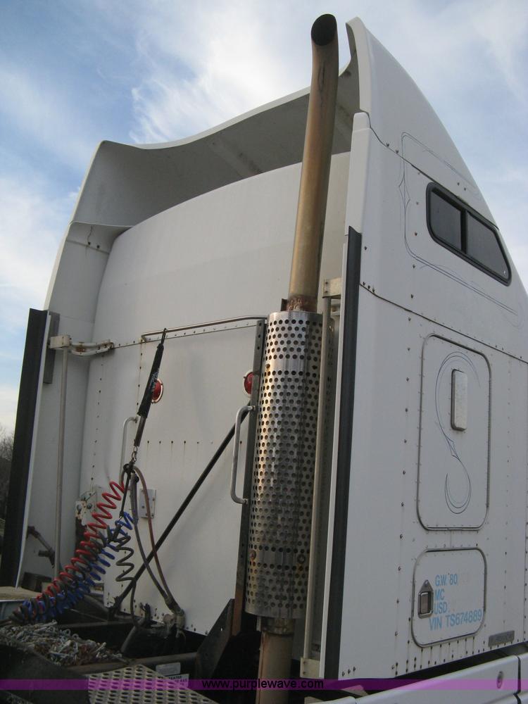 image for item B8407 1996 Kenworth T600B semi truck