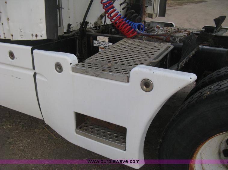 image for item B8407 1996 Kenworth T600B semi truck