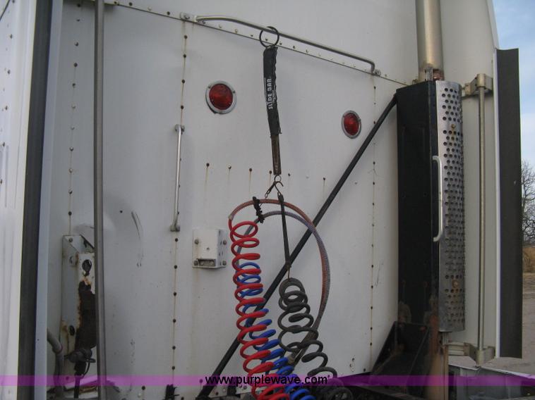 image for item B8407 1996 Kenworth T600B semi truck