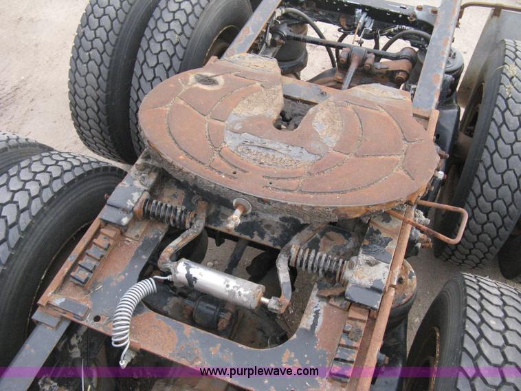 image for item B8407 1996 Kenworth T600B semi truck