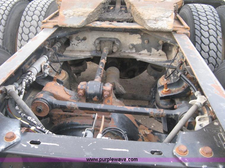 image for item B8407 1996 Kenworth T600B semi truck