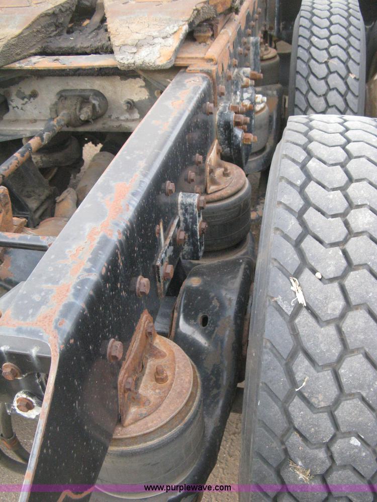 image for item B8407 1996 Kenworth T600B semi truck