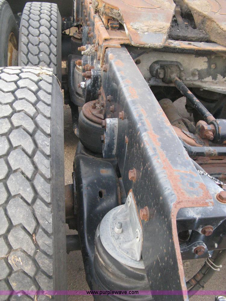 image for item B8407 1996 Kenworth T600B semi truck