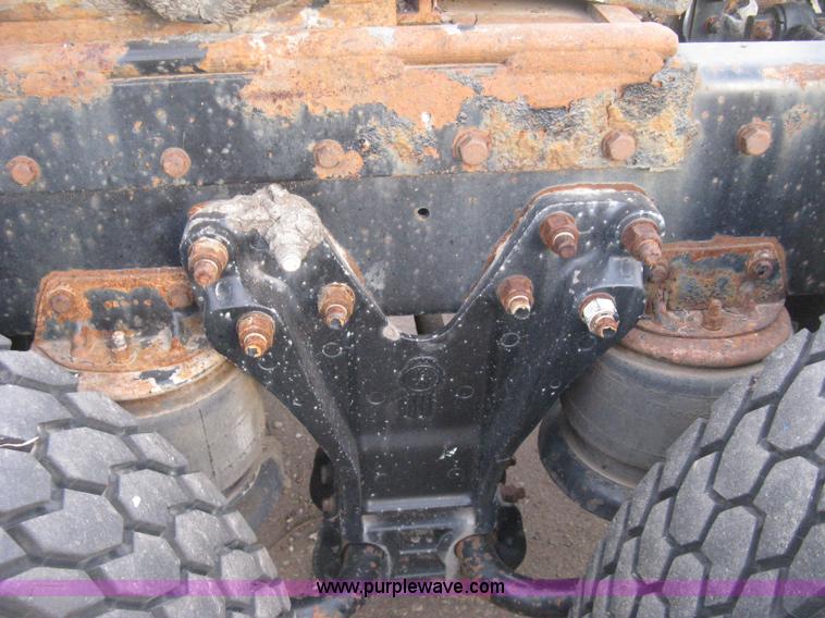 image for item B8407 1996 Kenworth T600B semi truck