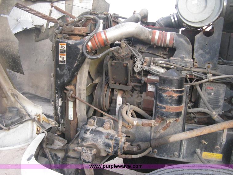 image for item B8407 1996 Kenworth T600B semi truck