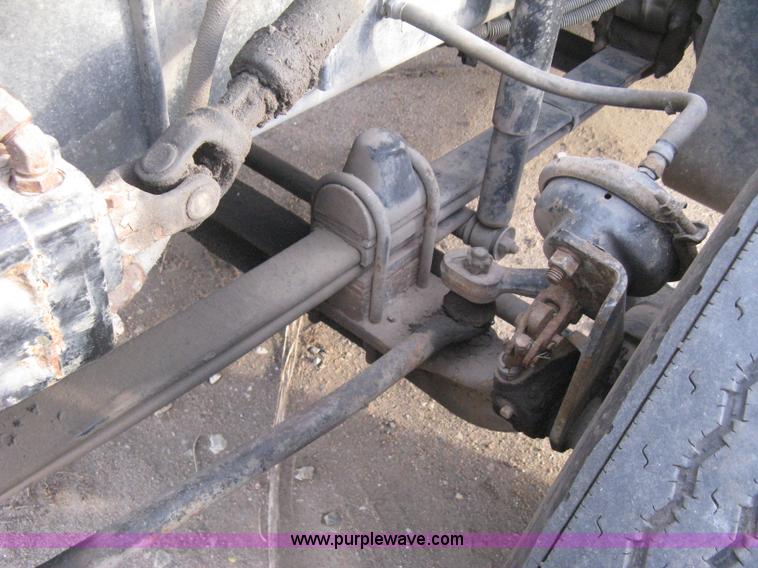 image for item B8407 1996 Kenworth T600B semi truck