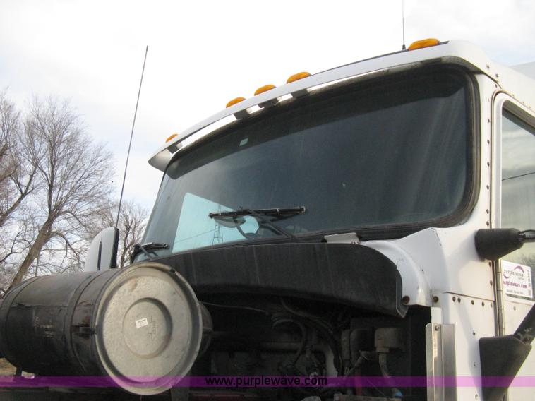 image for item B8407 1996 Kenworth T600B semi truck